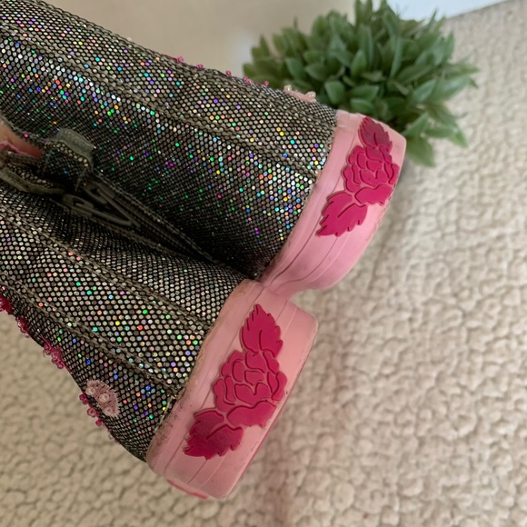 Lelli Kelly pink and silver high tops - Picture 4 of 16